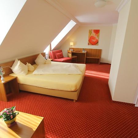 Abasto Hotel Eichenau Экстерьер фото
