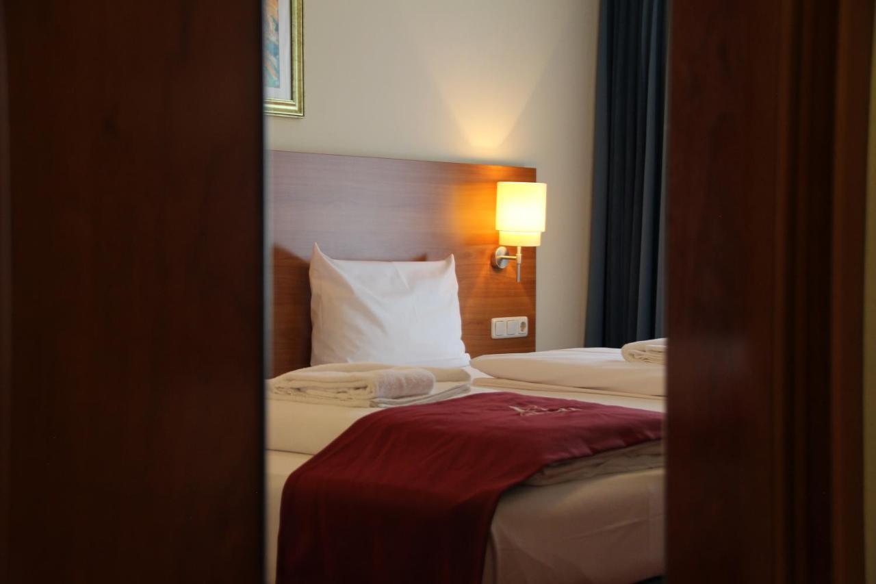 Abasto Hotel Eichenau Экстерьер фото